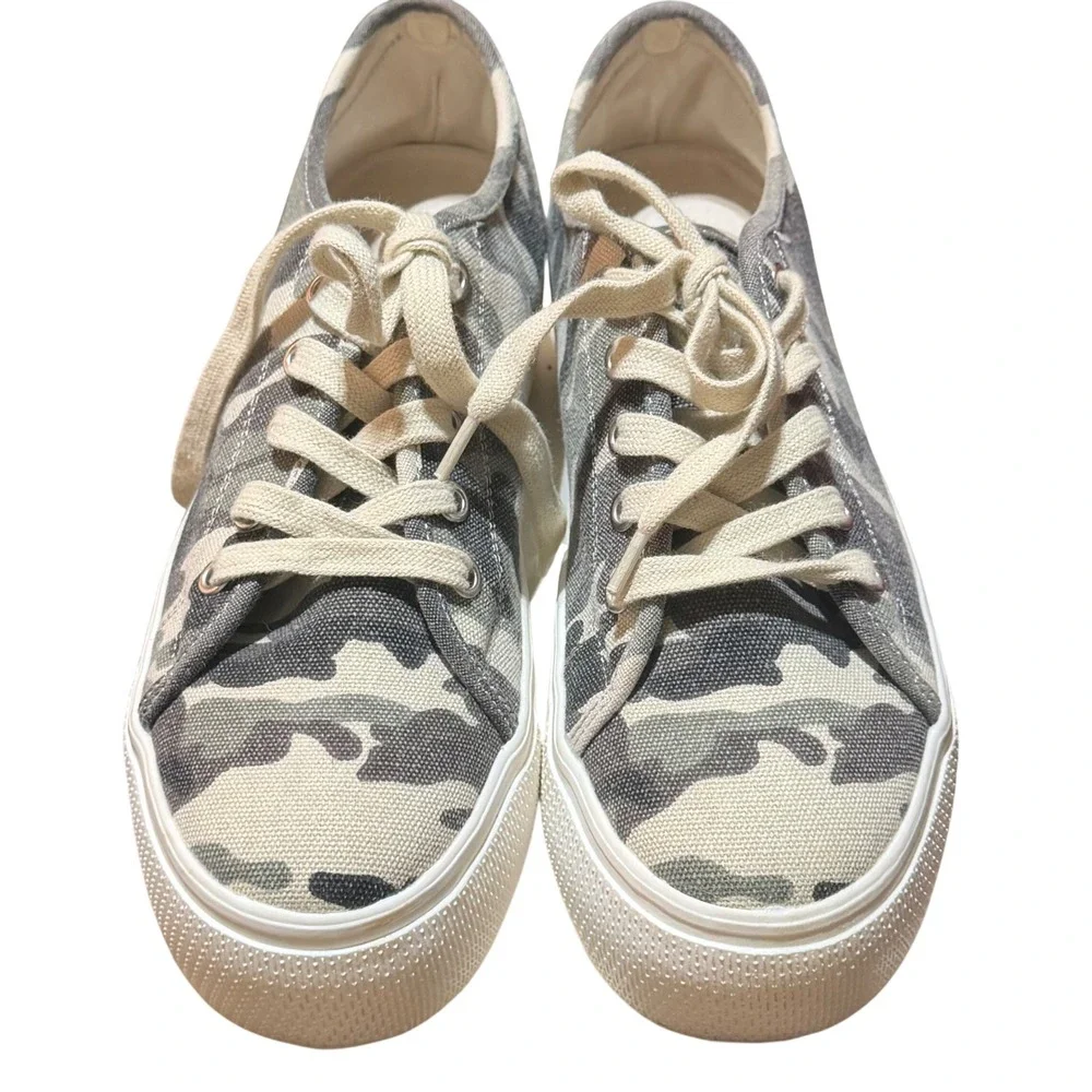 Steve Madden Elore Sneakers Womens 8 Camo Canvas Platform Low Top Lace Up Street